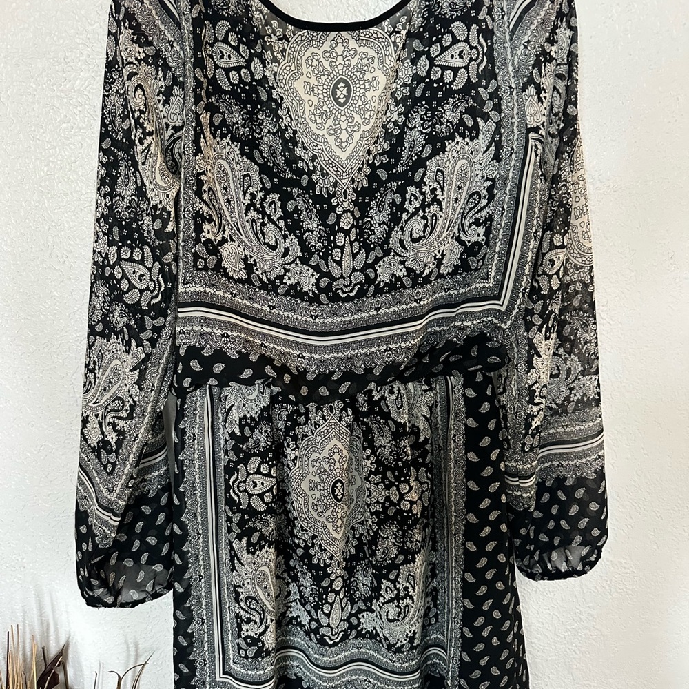 Black and Gray Patterned Dress - Picture 6 of 7